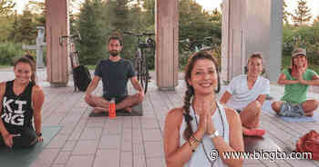 People new to Toronto are now meeting each other through outdoor yoga - blogTO