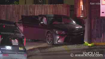 Raw: Police chase ends with crash into popular taco restaurant in Houston's East Downtown - KHOU.com
