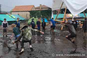 Tenten van KSA lopen helemaal onder water: “Maar we amuseren ons nog steeds rot”
