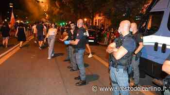 Modena, sasso contro un mezzo della polizia durante i festeggiamenti, arrestato - il Resto del Carlino