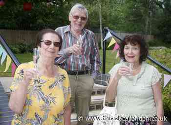 Retirees celebrate start of summer at Goldwyn House