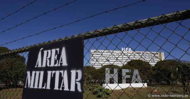 Jair Bolsonaro wegen anhaltendem Schluckauf im Krankenhaus