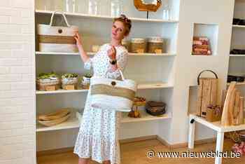 Kayla (23) zegt het met bloemen en hout - Het Nieuwsblad