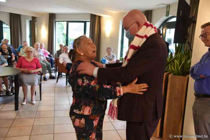 Eerste burgemeestersbezoek aan woon-zorgcentrum ‘na’ corona<BR />