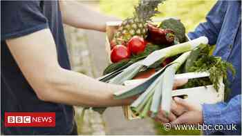 National Food Strategy: Tax sugar and salt and prescribe veg, report says - BBC News