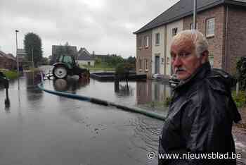 Straat in Lommel al zesde keer in twee weken onder water: “De schrik zit er hier goed in”