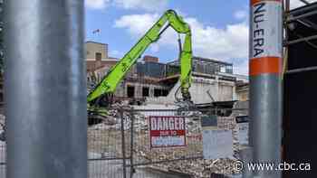 Risk of a housing slump, rising loonie mar good news for Canadian economy