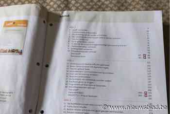 Pakjesbezorger laat pak met 18 schoolboeken achter in de zondvloed bij afwezigheid van de bestemmeling