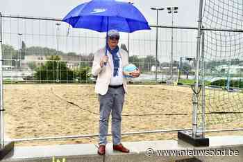 Strandspeelgoed en pop-up beachvelden wachten op beter weer