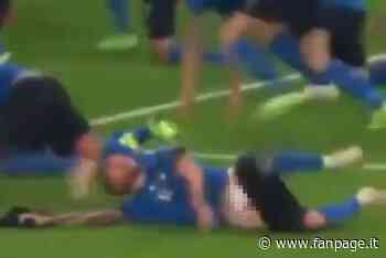 Immobile si tuffa sul prato per festeggiare, ma qualcosa va storto: perde le mutande - Sport Fanpage