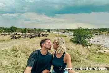 📷 Dries Mertens - met schouder in het verband - geniet van de Afrikaanse vlaktes