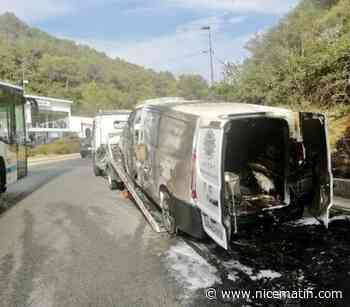 Feu de voiture sur la pénétrante Cannes Grasse