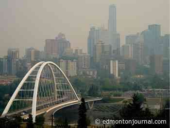 Edmonton region issues special air quality statement as wildfire smoke clouds sky, no fire restriction in the cards for Edmonton this week