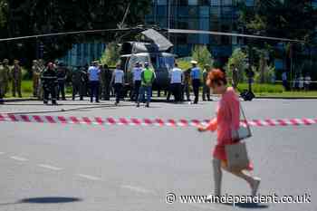 US military helicopter crash lands, takes out street lights