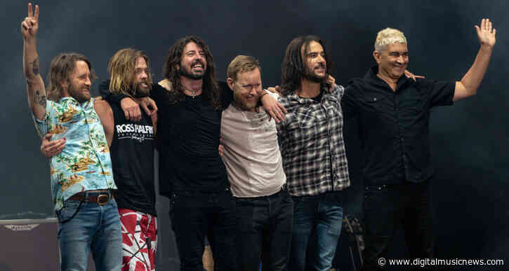 Foo Fighters Call Off Their Los Angeles Comeback Show After Someone Contracts COVID