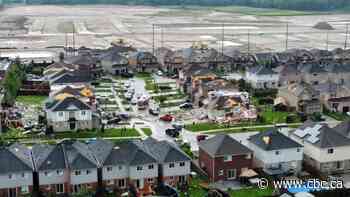 People hurt, homes damaged as tornado hits Barrie, Ont.
