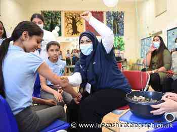 Superfast henna artist Samina smashes world record!