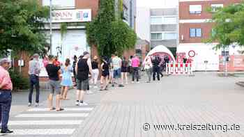 Großer Andrang der Impfwilligen auf dem Neuen Markt in Sulingen - kreiszeitung.de