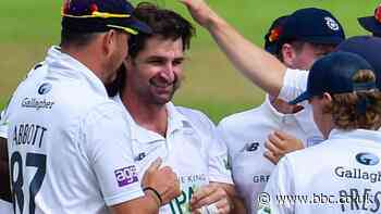 County Championship: Hampshire beat Gloucestershire to secure Division One place