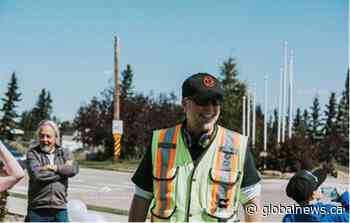 Alberta man walking 500km from Lethbridge to Edmonton for lung disease research - Globalnews.ca