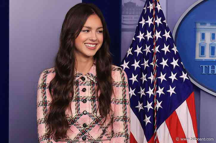 Watch Olivia Rodrigo & Dr. Anthony Fauci Read COVID-19 Tweets From the White House