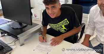 FOTO – Il giovane Torma firma per la Fiorentina, giocherà in U15 - Viola News