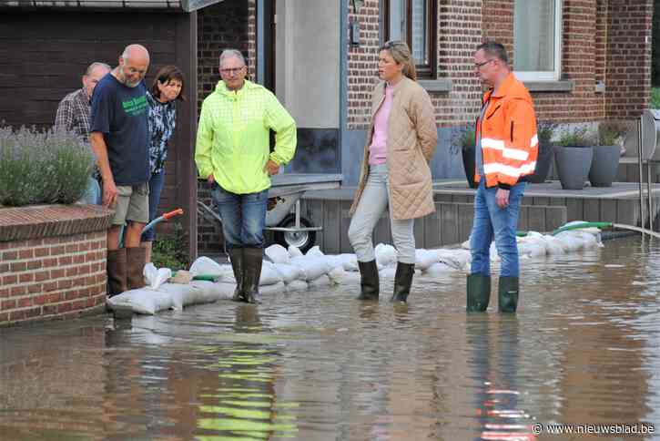 Minister Annelies Verlinden bezoekt Linterse overstromingsgebieden