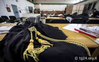 Borghetto Borbera, donna uccide marito: fermo non convalidato, ma resta in carcere - Sky Tg24