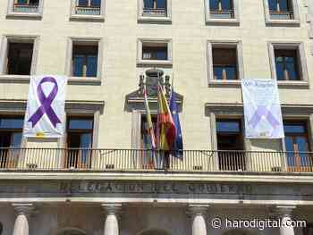 La Delegación del Gobierno en La Rioja recuerda con una lona los nombres de las mujeres asesinadas en 2021 - Haro Digital