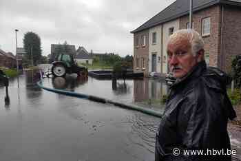 Straat in Lommel al zesde keer in twee weken onder water: “De schrik zit er hier goed in” - Het Belang van Limburg