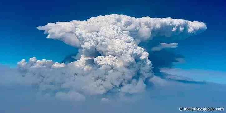 Bootleg Fire in Oregon is generating dangerous fire clouds and pyrocumulonimbus thunderstorms