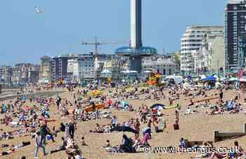 Thousands flock to Brighton seafront amid heatwave