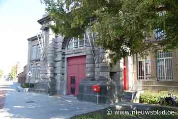 Overgebrachte gevangene gewond na aanrijding met auto