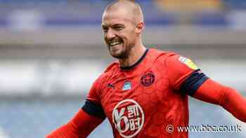 Anthony Pilkington: Fleetwood Town sign winger on one-year deal