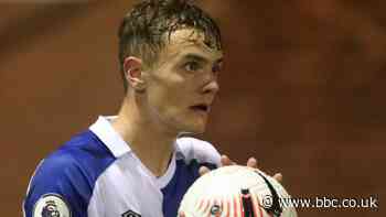 Lewis Thompson: Scunthorpe United sign former Blackburn Rovers defender