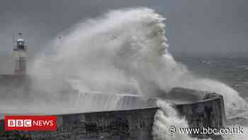 'Neptune' appears in the waves during storm in Newhaven