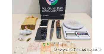 Imbituba: Traficante, ligado à facção criminosa PCC, é preso em flagrante com maconha e cocaína na Lagoa do Quintino - Portal AHora