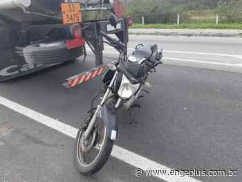 Motociclista morre após colidir contra caminhão de Imbituba - Engeplus