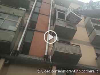 Prato, l’intervento dei vigili per un incendio su un terrazzo di via Giraldi - Corriere Fiorentino