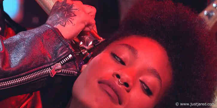 Willow Smith Shaves Her Head While Performing 'Whip My Hair' in Concert