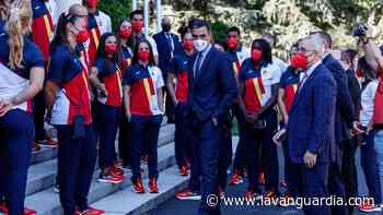 El Rey y Pedro Sánchez despiden a los atletas españoles que viajarán a Tokio - La Vanguardia