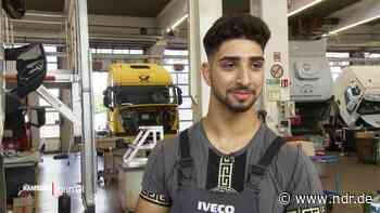 Die Arbeit der Lkw-Mechatroniker - NDR.de