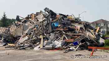 Mountain of debris piled up in Barrie, Ont. neighbourhood hit by tornado