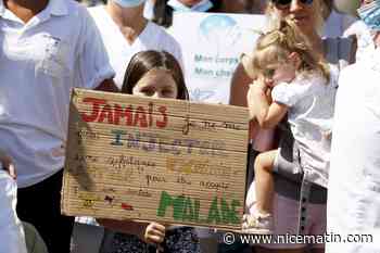"On défend les droits de l’homme": plus de 250 manifestants réunis ce matin à Menton contre le pass sanitaire et la vaccination des soignants