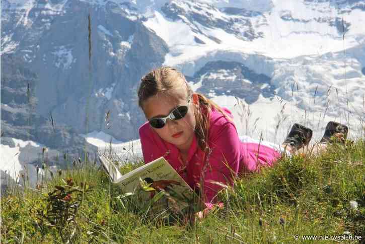 Bib lanceert na tien jaar opnieuw fotowedstrijd: op welk vakantieplekje verslind jij je favoriete boek?