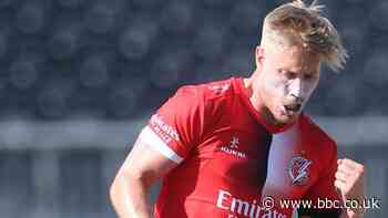 T20 Blast: Luke Wood takes 4-20 as Lancashire beat Yorkshire to secure quarter-final place