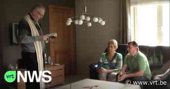 Pastoor van Holsbeek krijgt vaker vraag om huizen te zegenen - VRT NWS