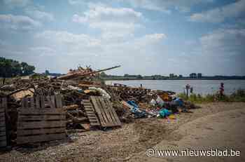 Daling van Maas toont ravage, deze zomer geen autoveerpont meer