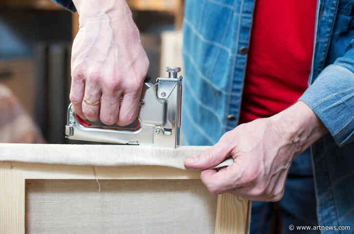 Start Your Next Masterpiece With the Best Unprimed Canvas for Stretching