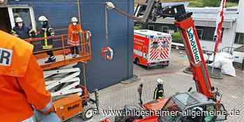Feuerwehr muss verletzten Handwerker in Delligsen vom Dach holen - www.hildesheimer-allgemeine.de